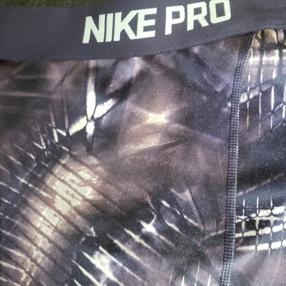 Nike Pro Dri-fit workouts - Picture 2 of 5